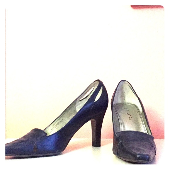 navy stacked heel pumps